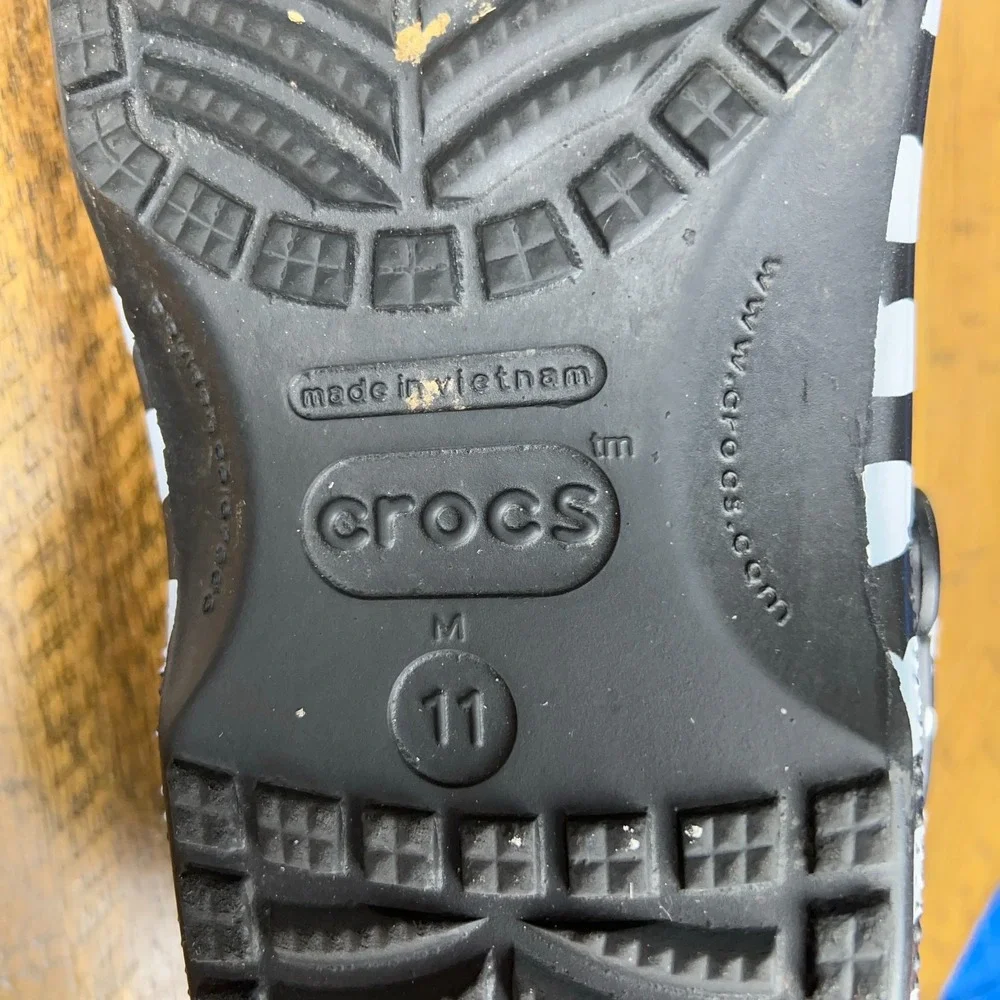Crocs Shoes Mens 11 Black‎ Classic Heart Print Slip On Clogs Comfort Classic